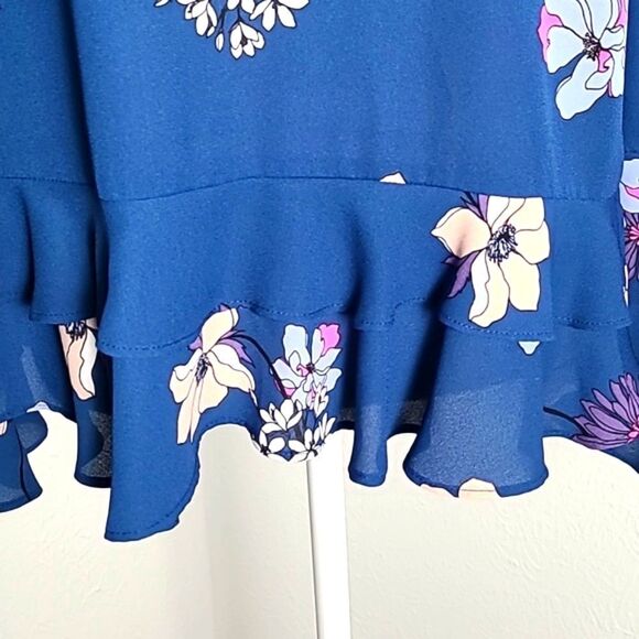 a.n.a Turquoise Blouse with Pink & Beige Flowers, Size Medium - Picture 4 of 10